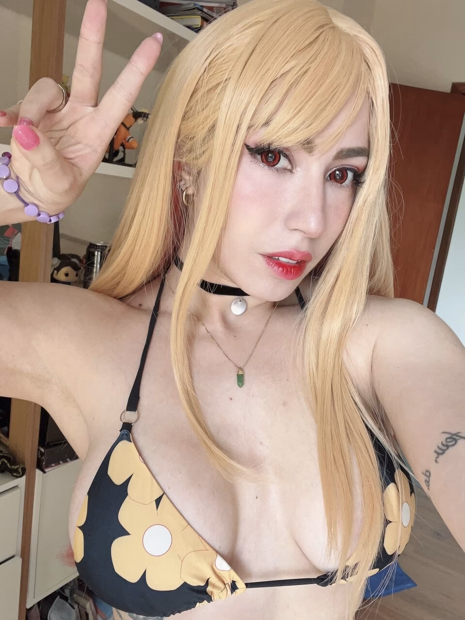 Danielle Vedovelli as Marin Kitagawa — cosplay photo 15 of 31