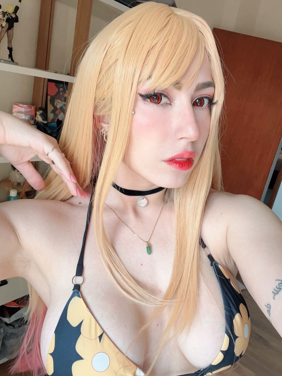Danielle Vedovelli as Marin Kitagawa — cosplay photo 17 of 31