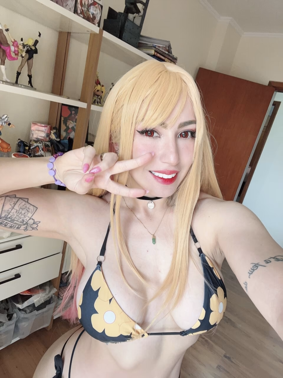 Danielle Vedovelli as Marin Kitagawa — cosplay photo 23 of 31