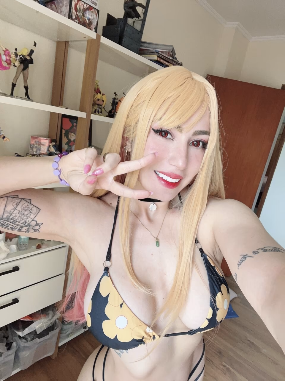 Danielle Vedovelli as Marin Kitagawa — cosplay photo 24 of 31