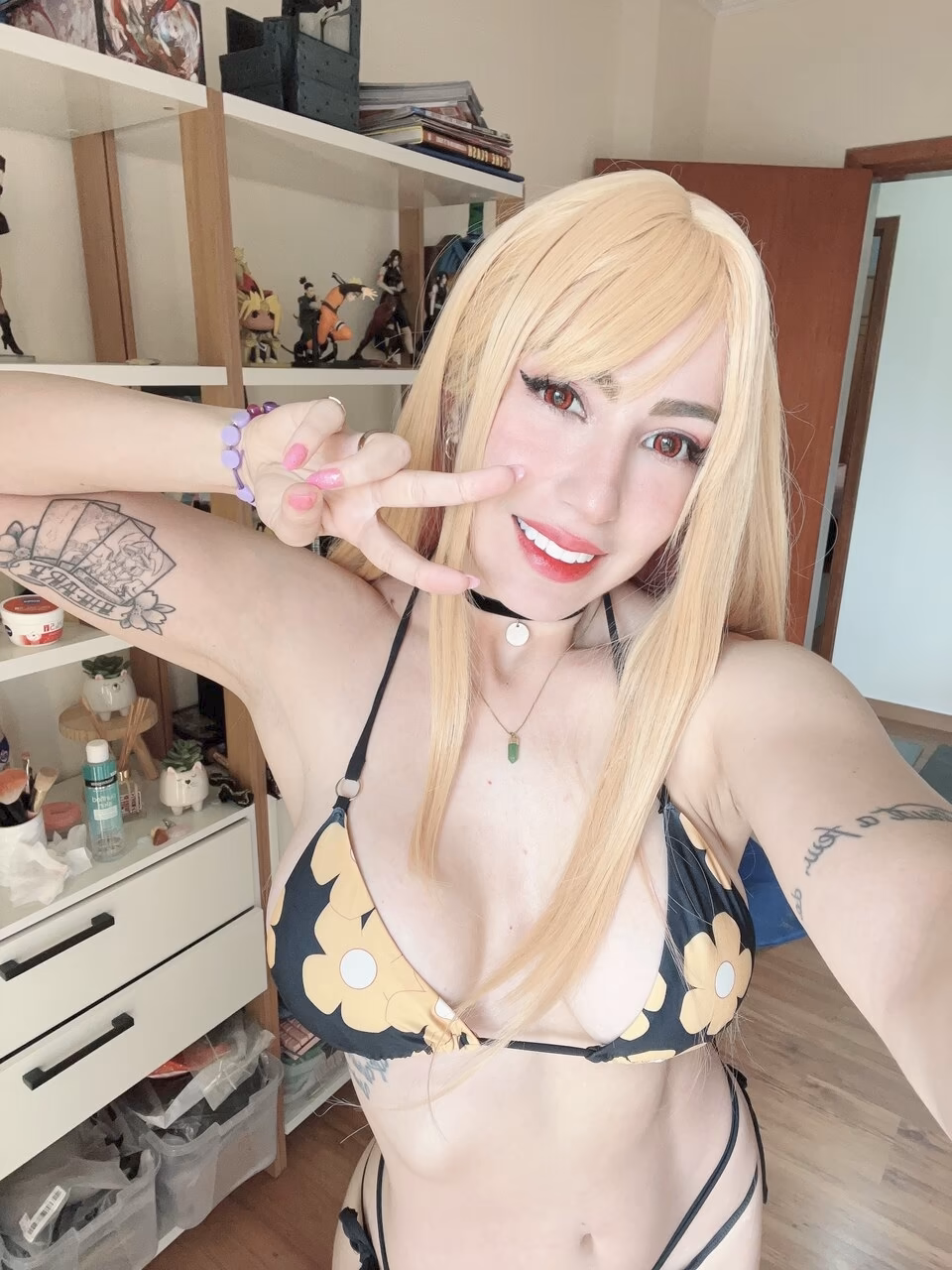 Danielle Vedovelli as Marin Kitagawa — cosplay photo 8 of 31