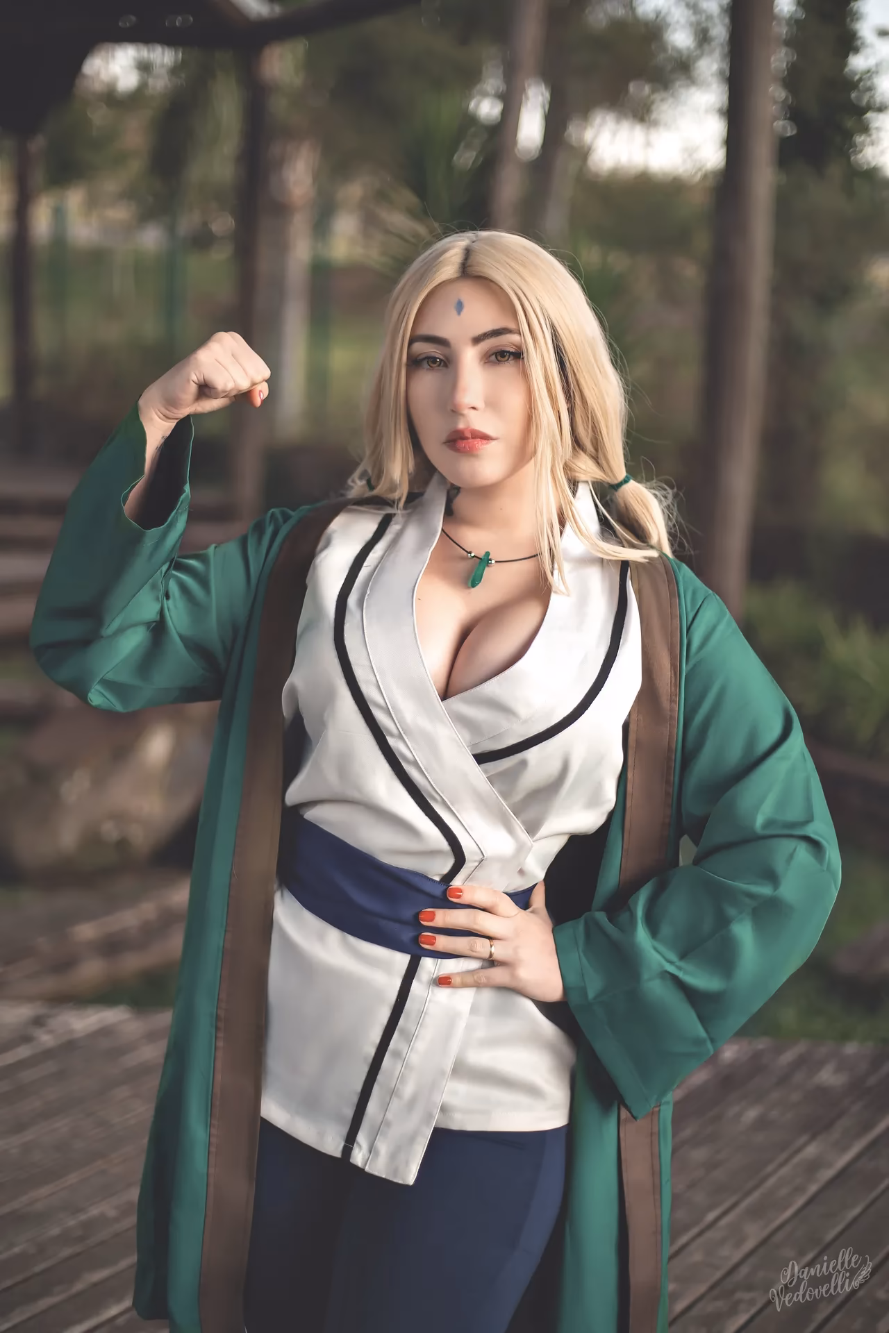 Danielle Vedovelli as Tsunade — cosplay photo 10 of 77