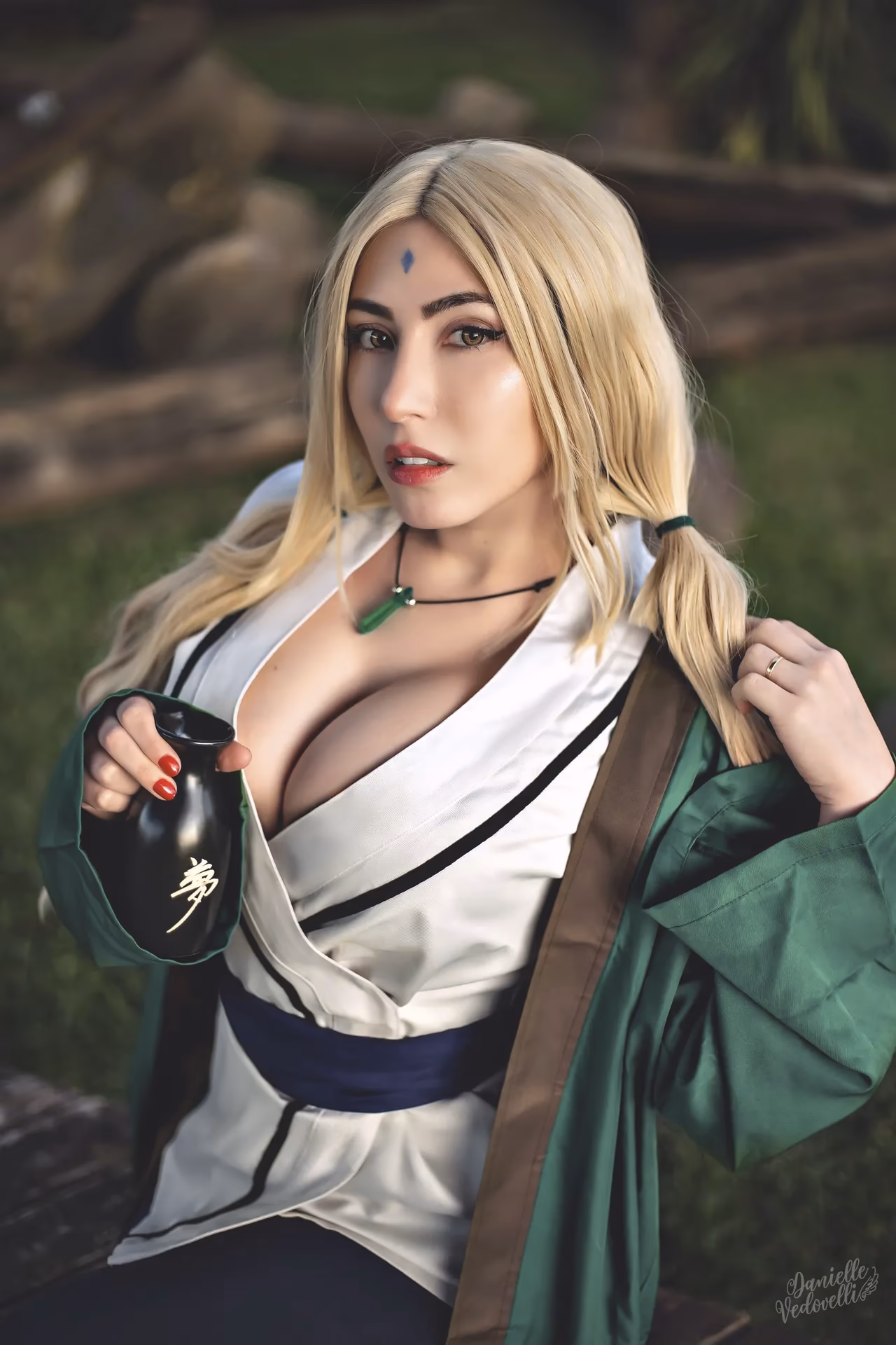 Danielle Vedovelli as Tsunade — cosplay photo 14 of 77