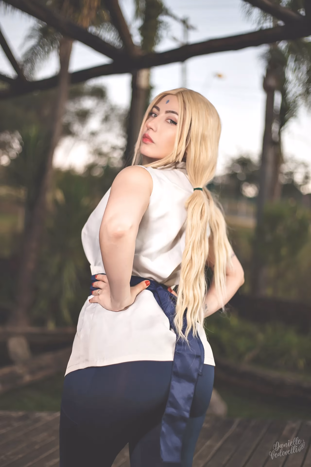 Danielle Vedovelli as Tsunade — cosplay photo 39 of 77