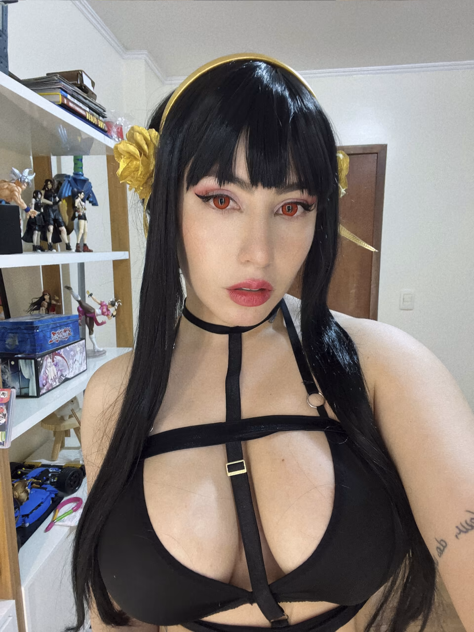 Danielle Vedovelli as Yor Forger — cosplay photo 19 of 23