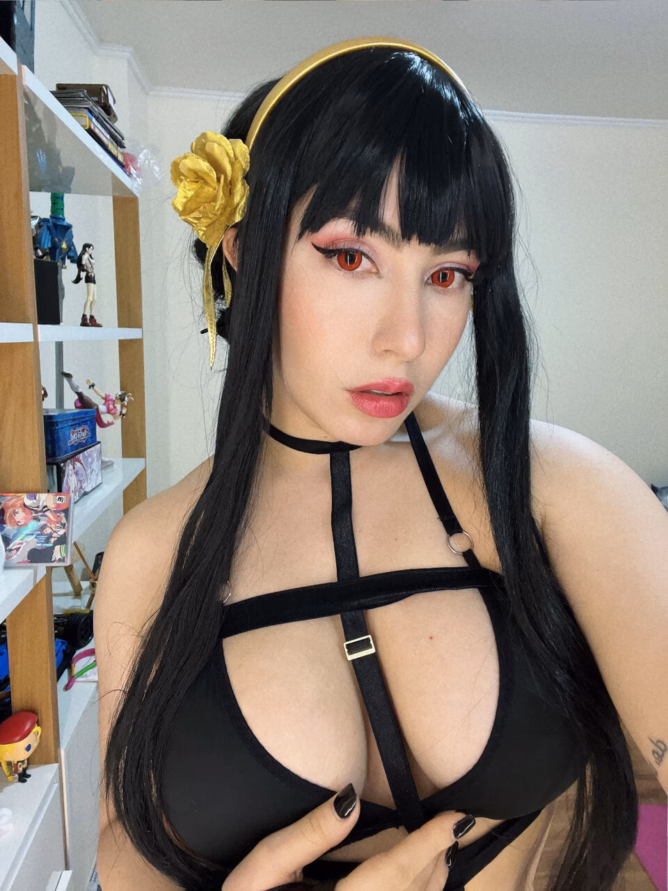 Danielle Vedovelli as Yor Forger — cosplay photo 4 of 23