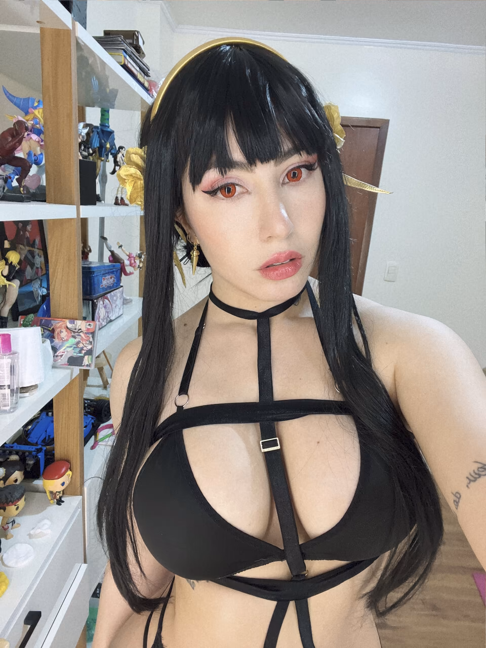 Danielle Vedovelli as Yor Forger — cosplay photo 8 of 23