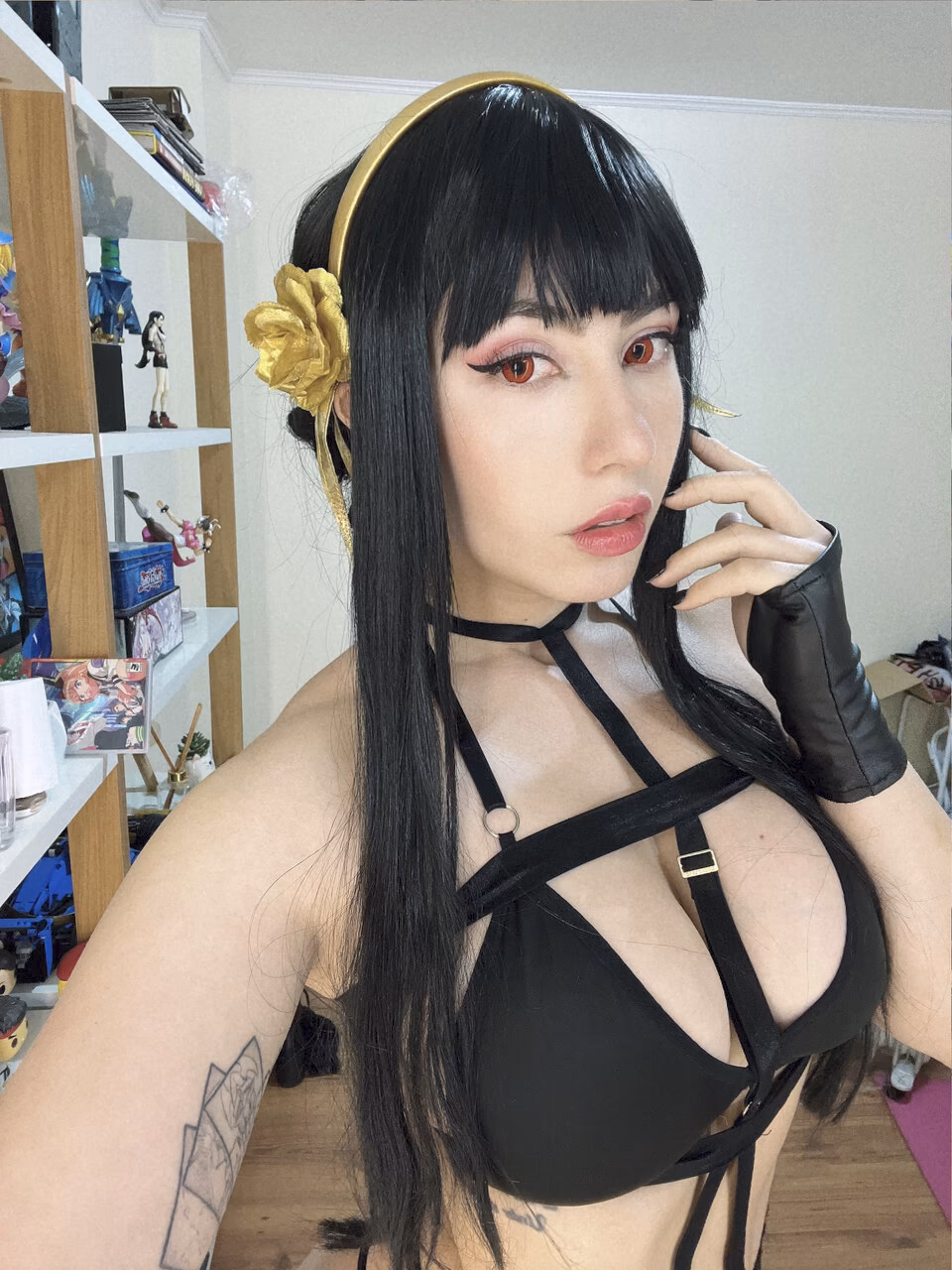 Danielle Vedovelli as Yor Forger — cosplay photo 9 of 23