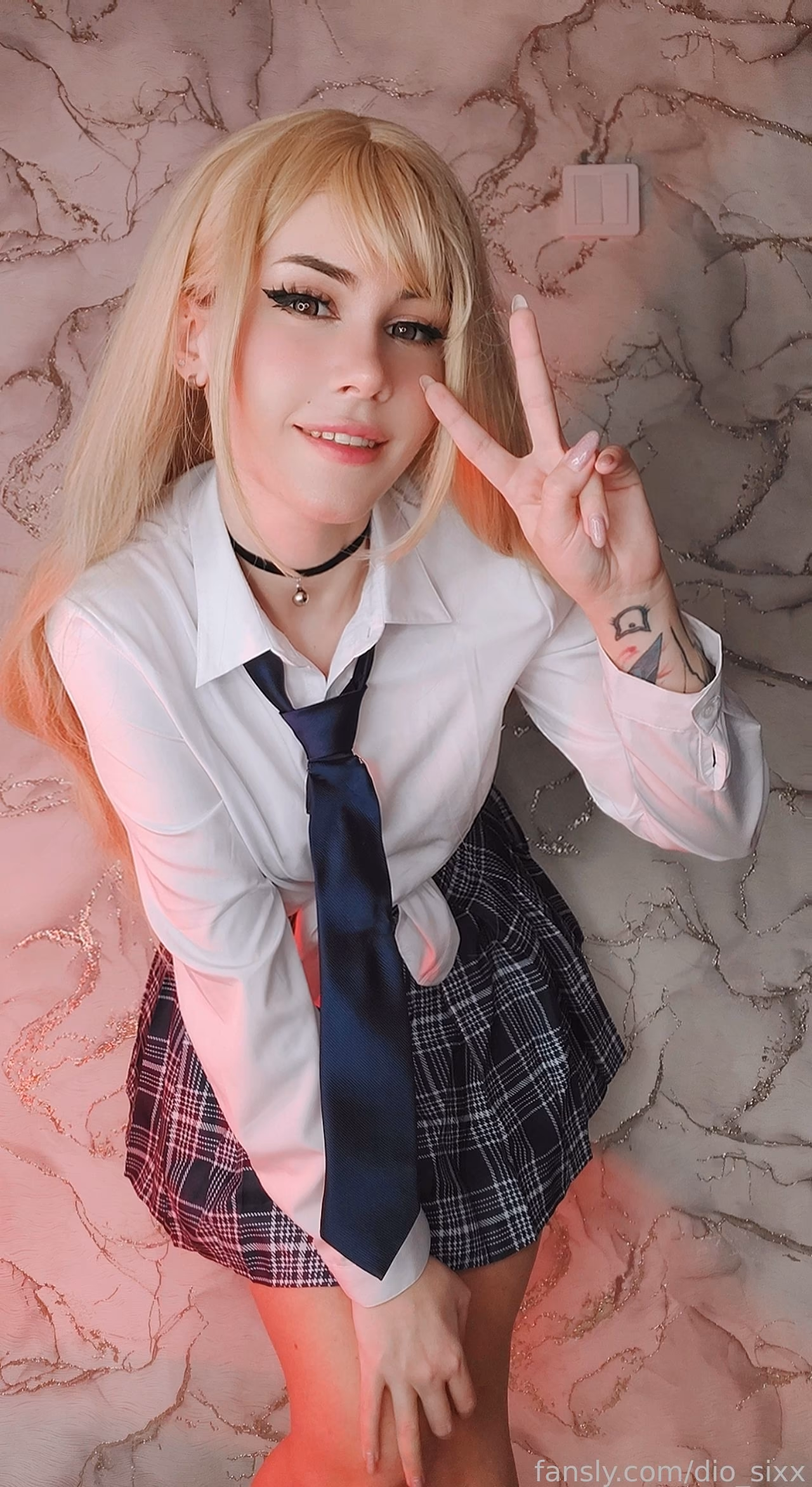 Dio Sixx as Marin Kitagawa — cosplay photo 3 of 23