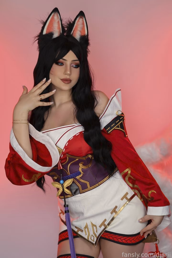 Djarii as Ahri — cosplay photo 2 of 24