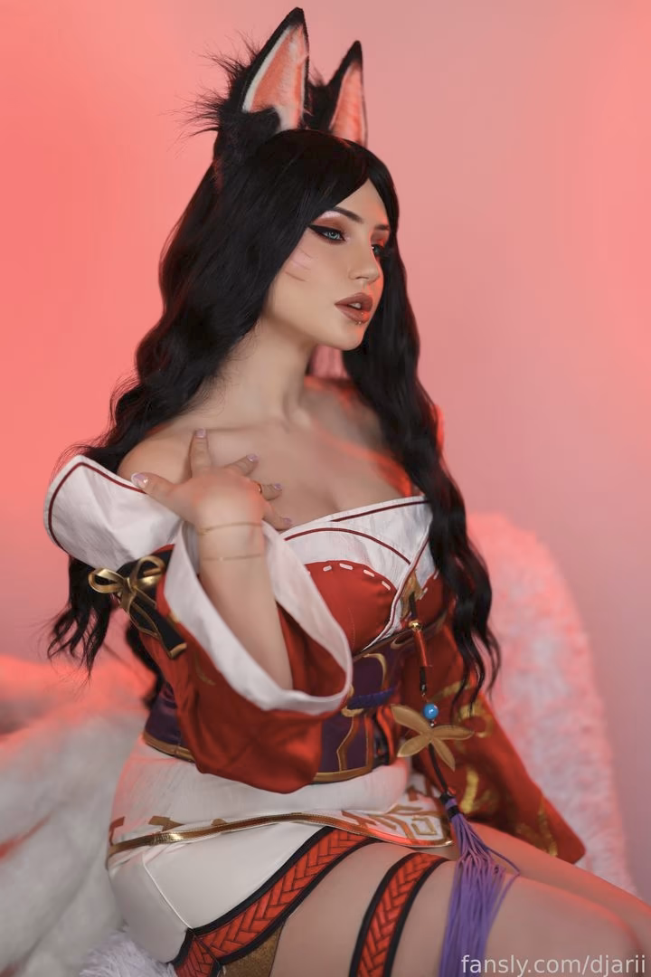Djarii as Ahri — cosplay photo 20 of 24