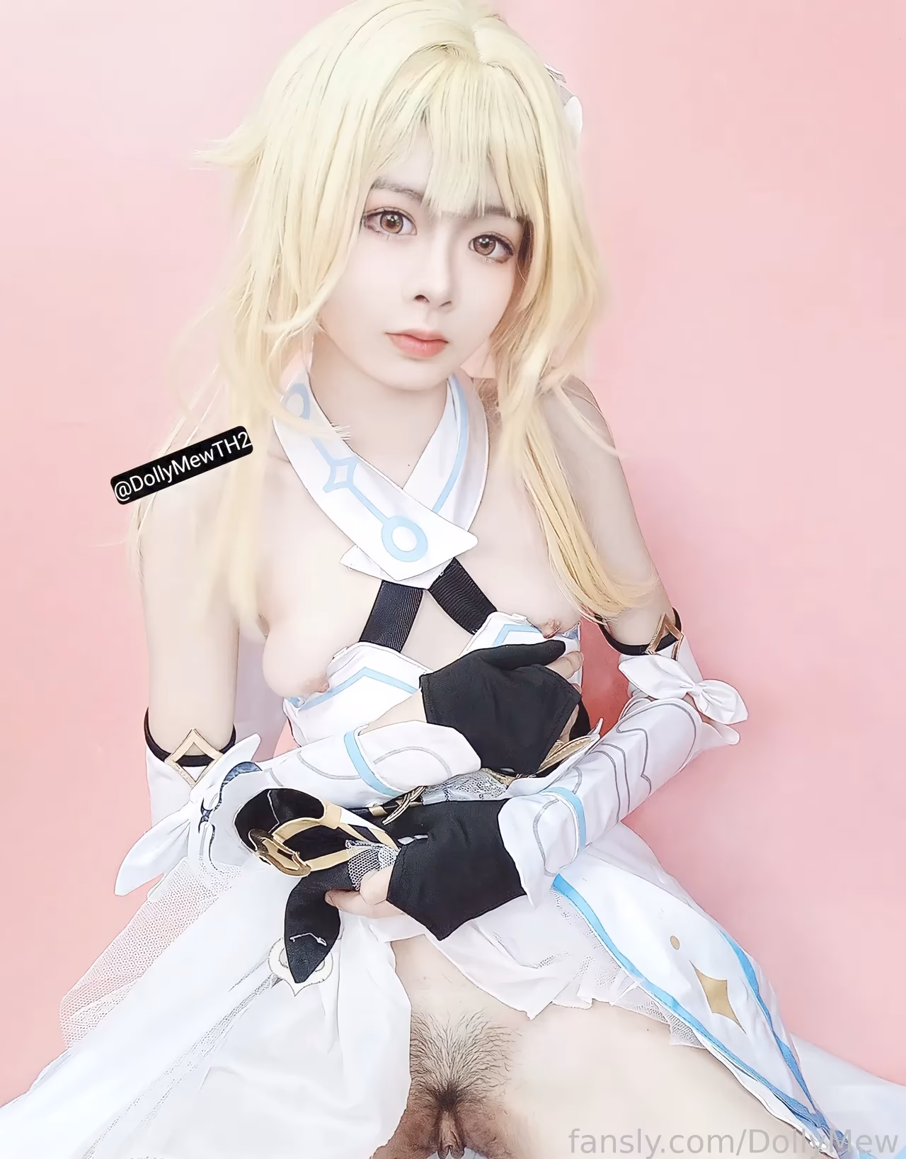 DollyMew as Lumine — cosplay photo 12 of 24