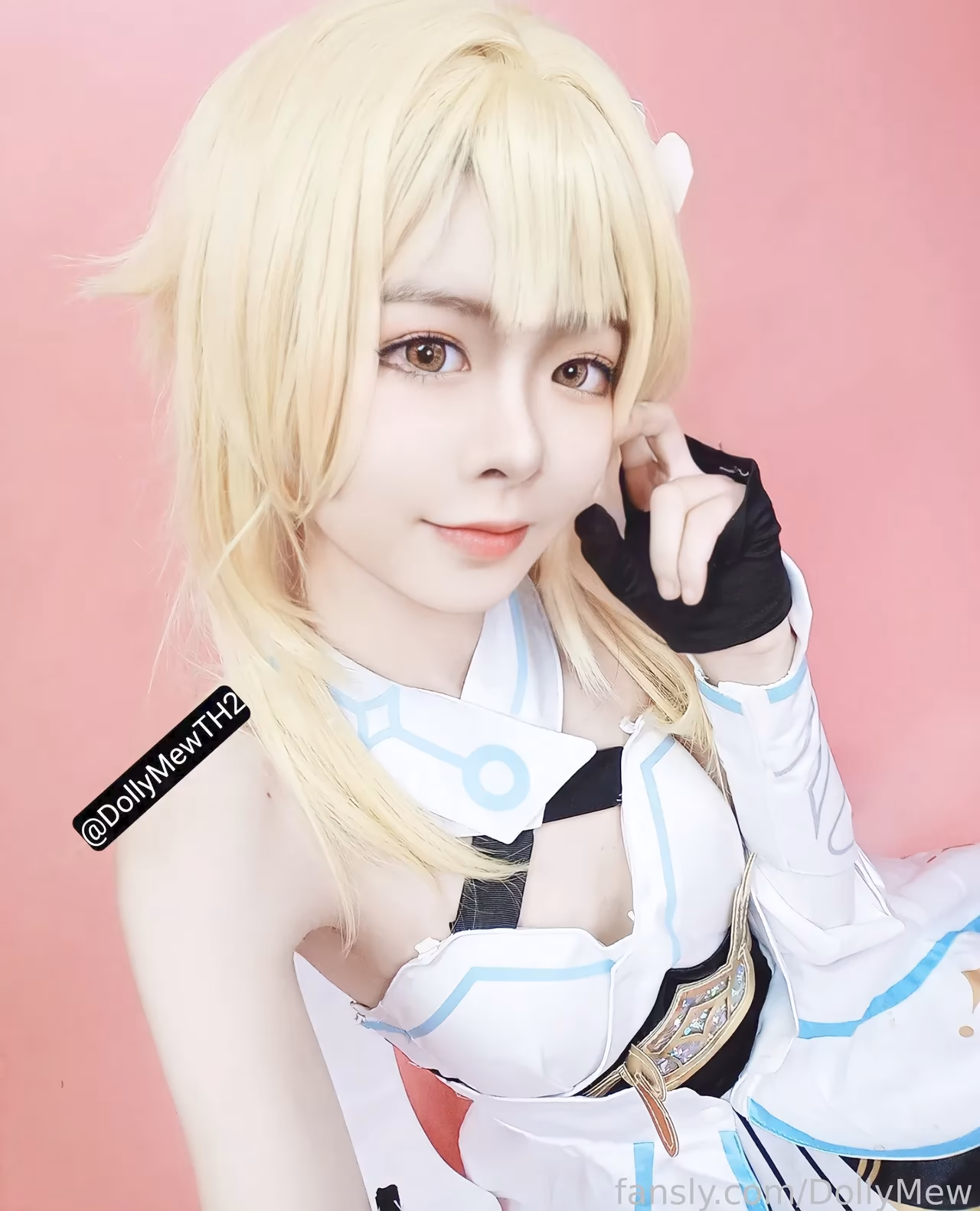 DollyMew as Lumine — cosplay photo 22 of 24