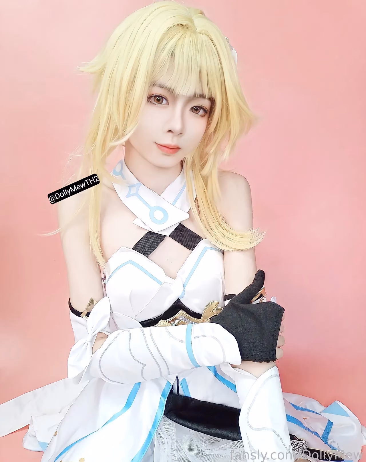 DollyMew as Lumine — cosplay photo 23 of 24