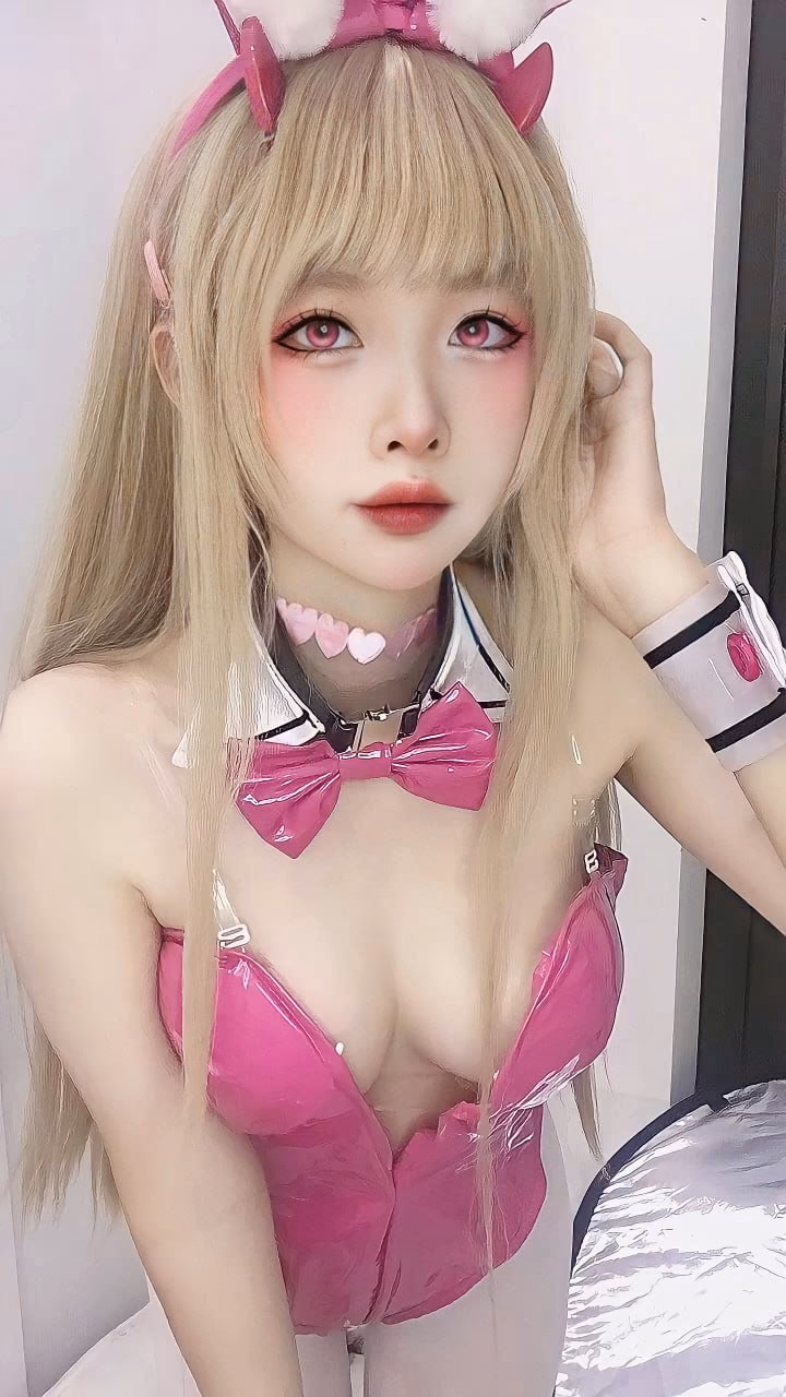 DreamlikeUwU as Viper — cosplay photo 12 of 35