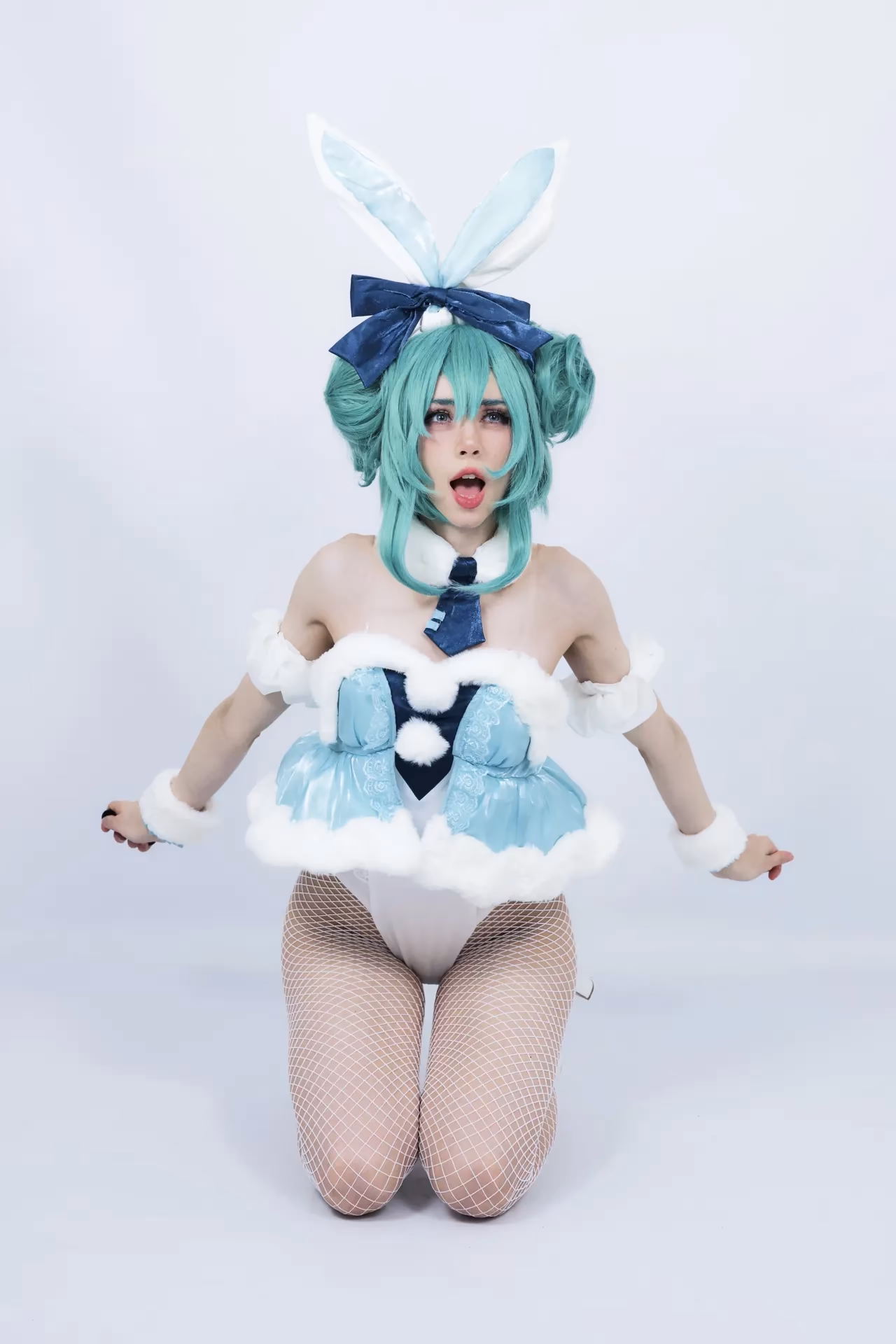 duckie.cos as Hatsune Miku — cosplay photo 12 of 40