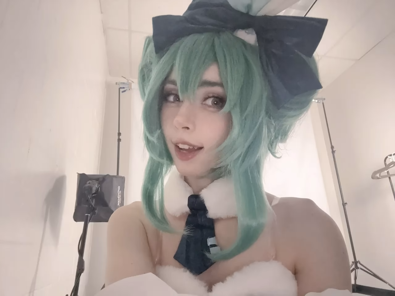 duckie.cos as Hatsune Miku — cosplay photo 30 of 40