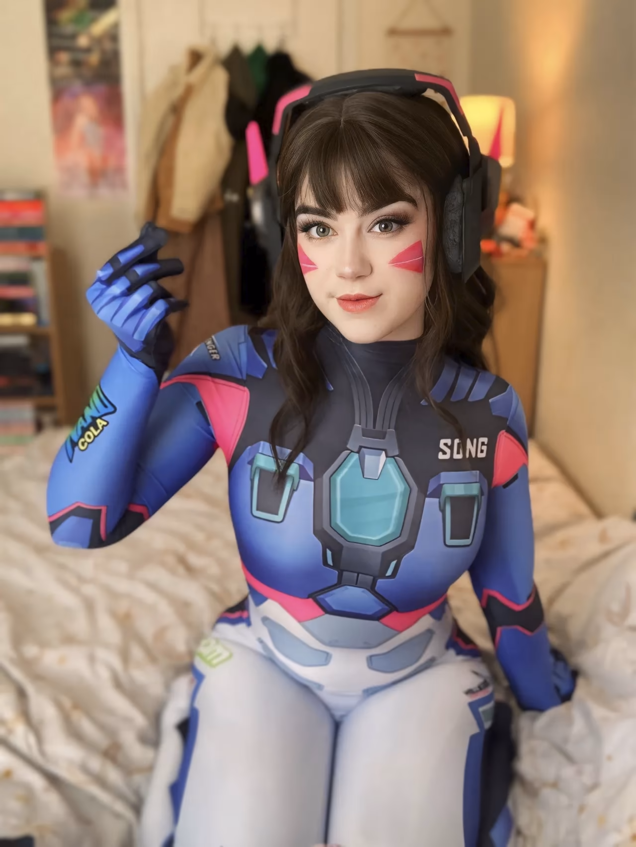 Eevee Cosplays as D.Va — cosplay photo 5 of 9