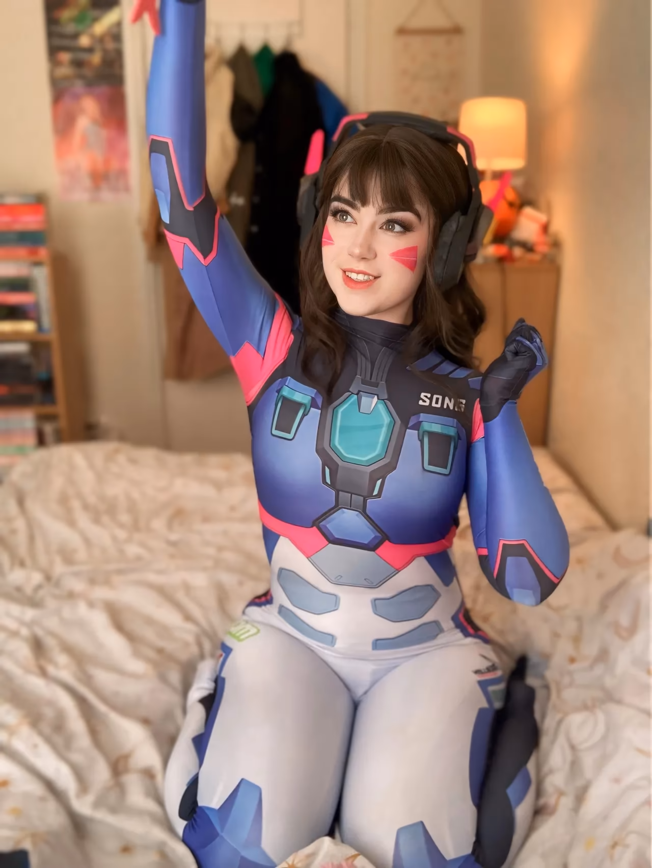 Eevee Cosplays as D.Va — cosplay photo 9 of 9