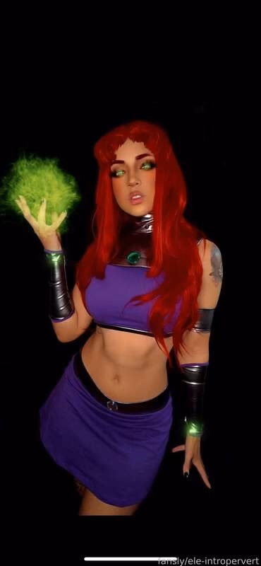 Ele-Intropervert as Starfire — cosplay photo 3 of 10