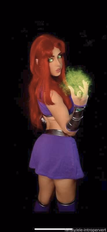 Ele-Intropervert as Starfire — cosplay photo 4 of 10