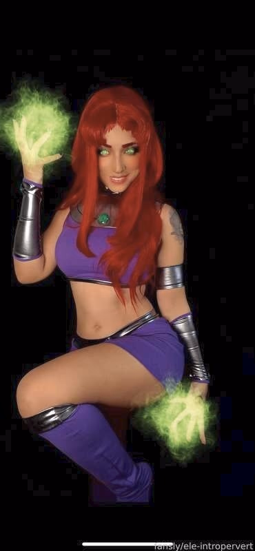 Ele-Intropervert as Starfire — cosplay photo 5 of 10