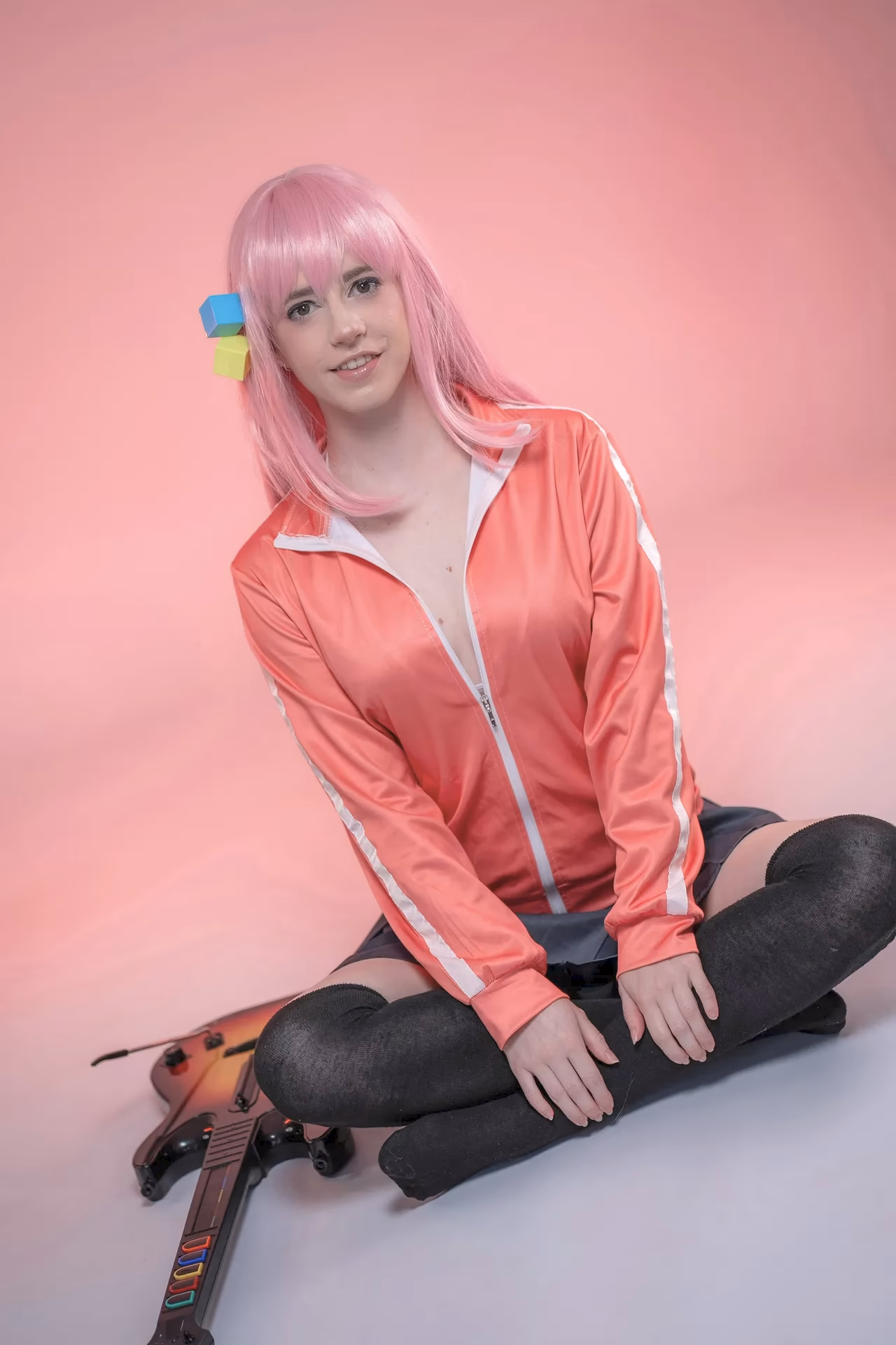 Ellie Rae as Hitori Gotoh — cosplay photo 2 of 34