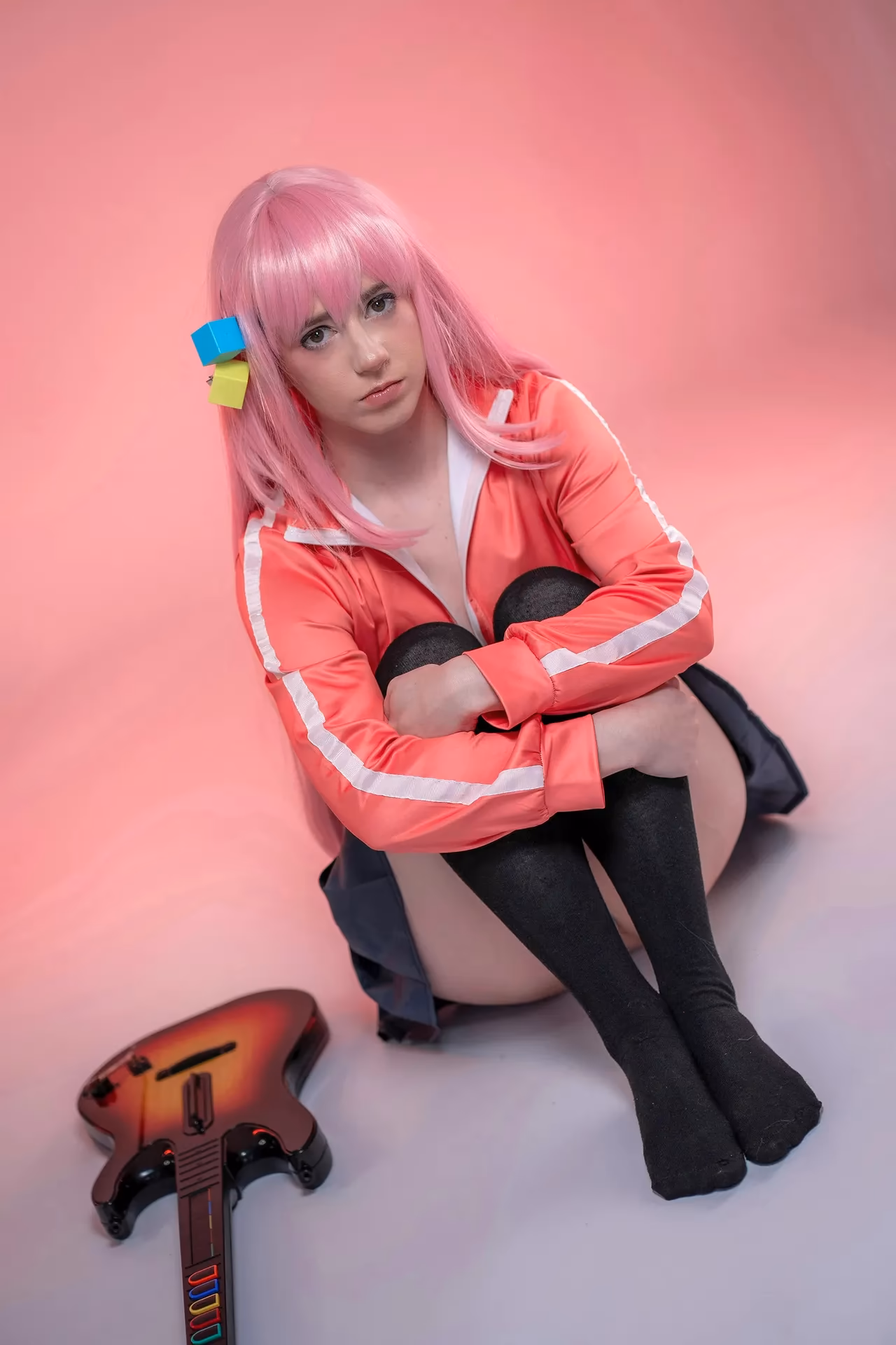 Ellie Rae as Hitori Gotoh — cosplay photo 3 of 34