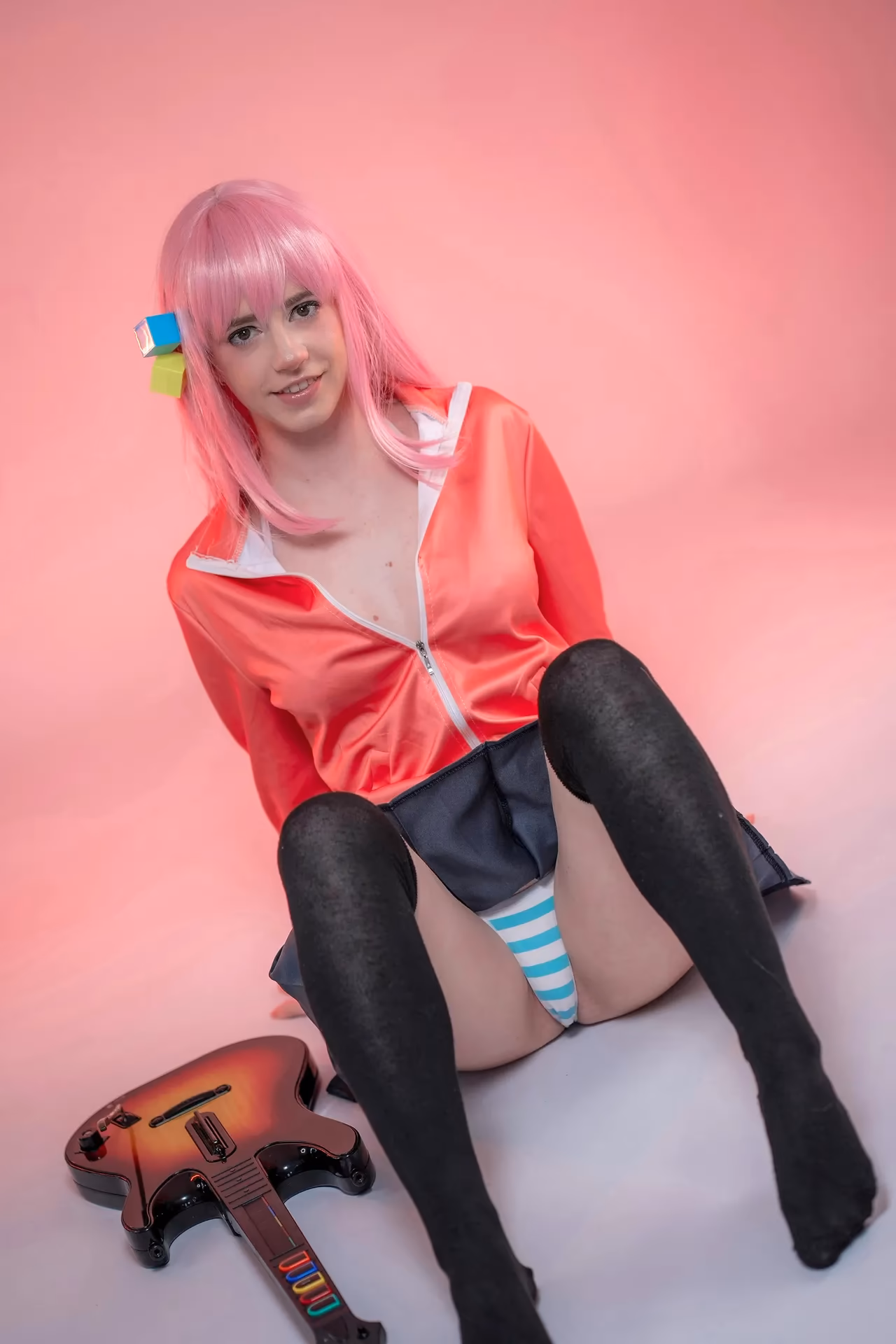 Ellie Rae as Hitori Gotoh — cosplay photo 5 of 34