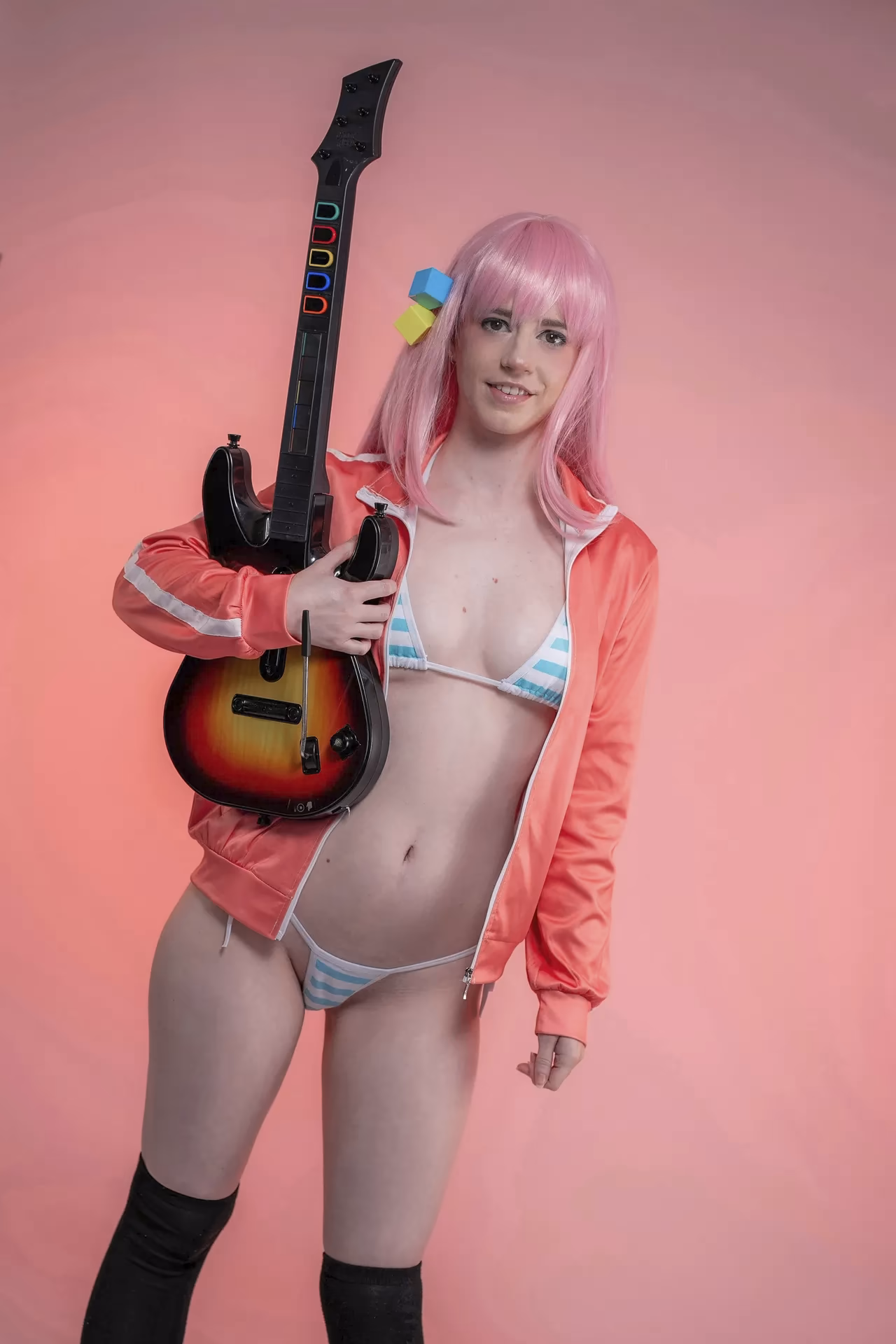 Ellie Rae as Hitori Gotoh — cosplay photo 8 of 34
