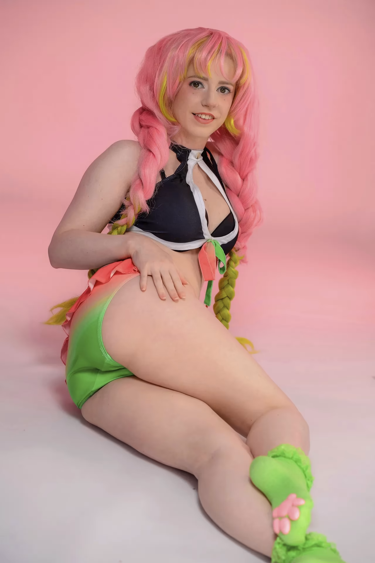 Ellie Rae as Mitsuri Kanroji — cosplay photo 13 of 49