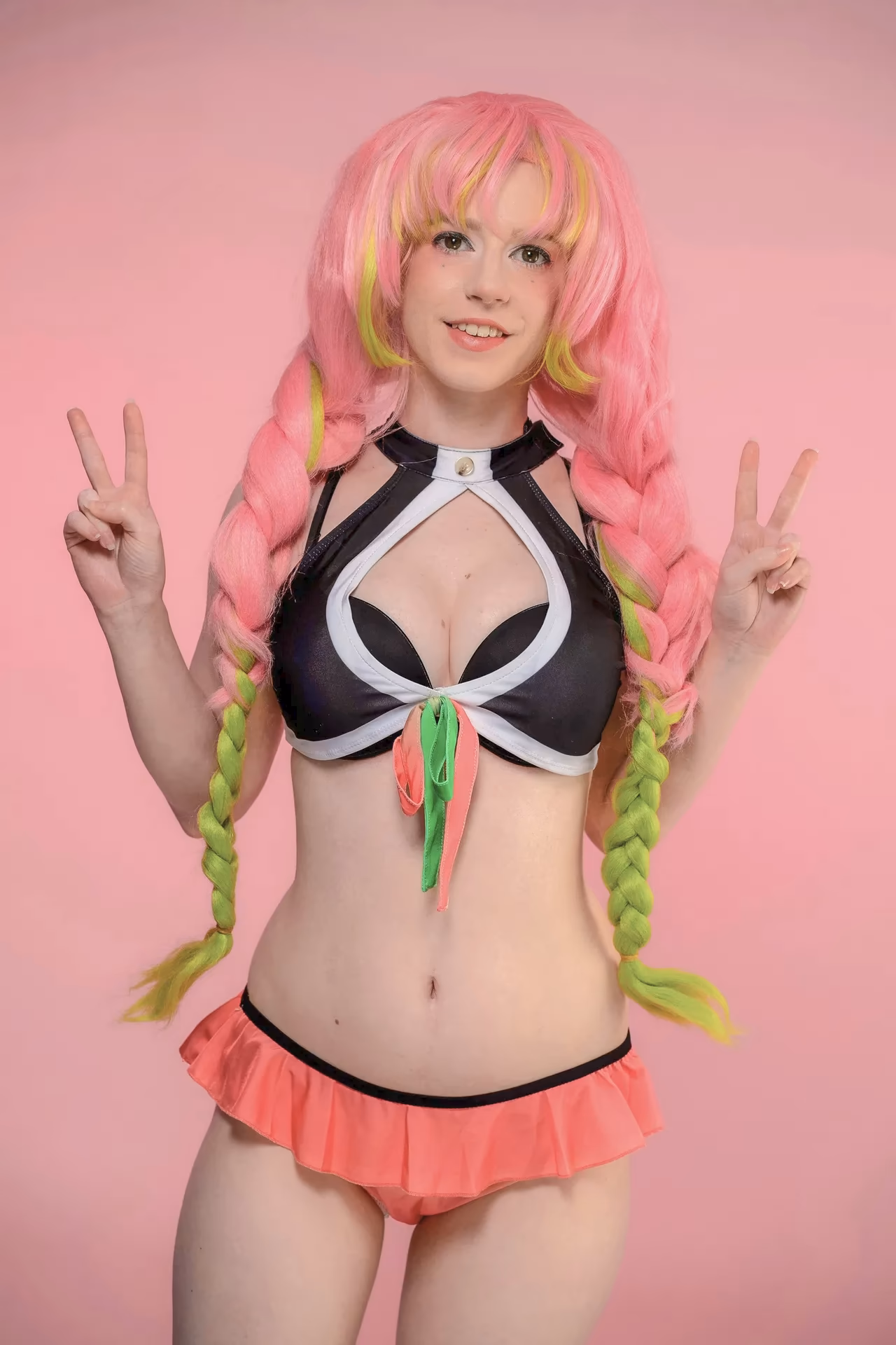 Ellie Rae as Mitsuri Kanroji — cosplay photo 4 of 49