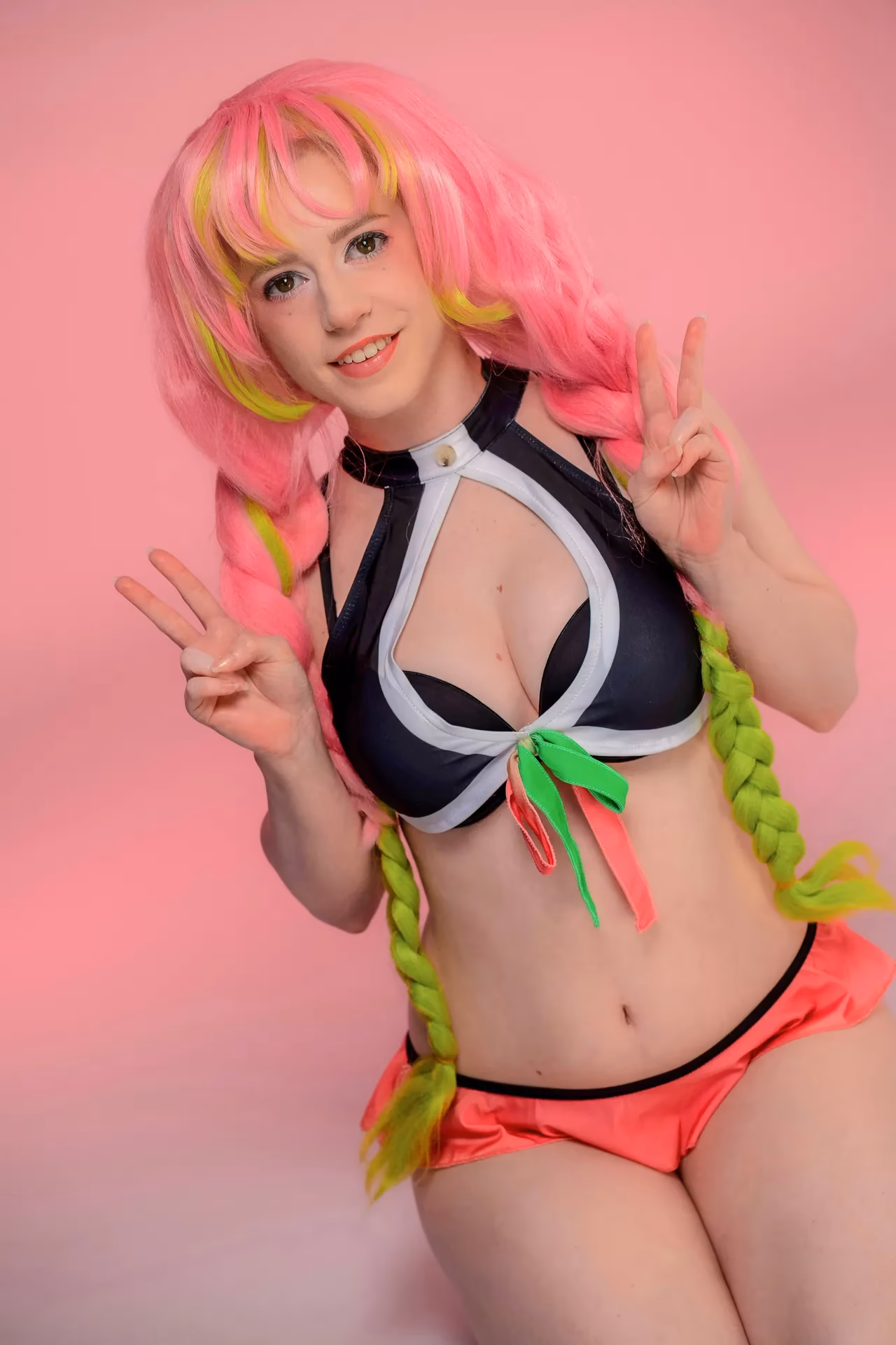 Ellie Rae as Mitsuri Kanroji — cosplay photo 6 of 49