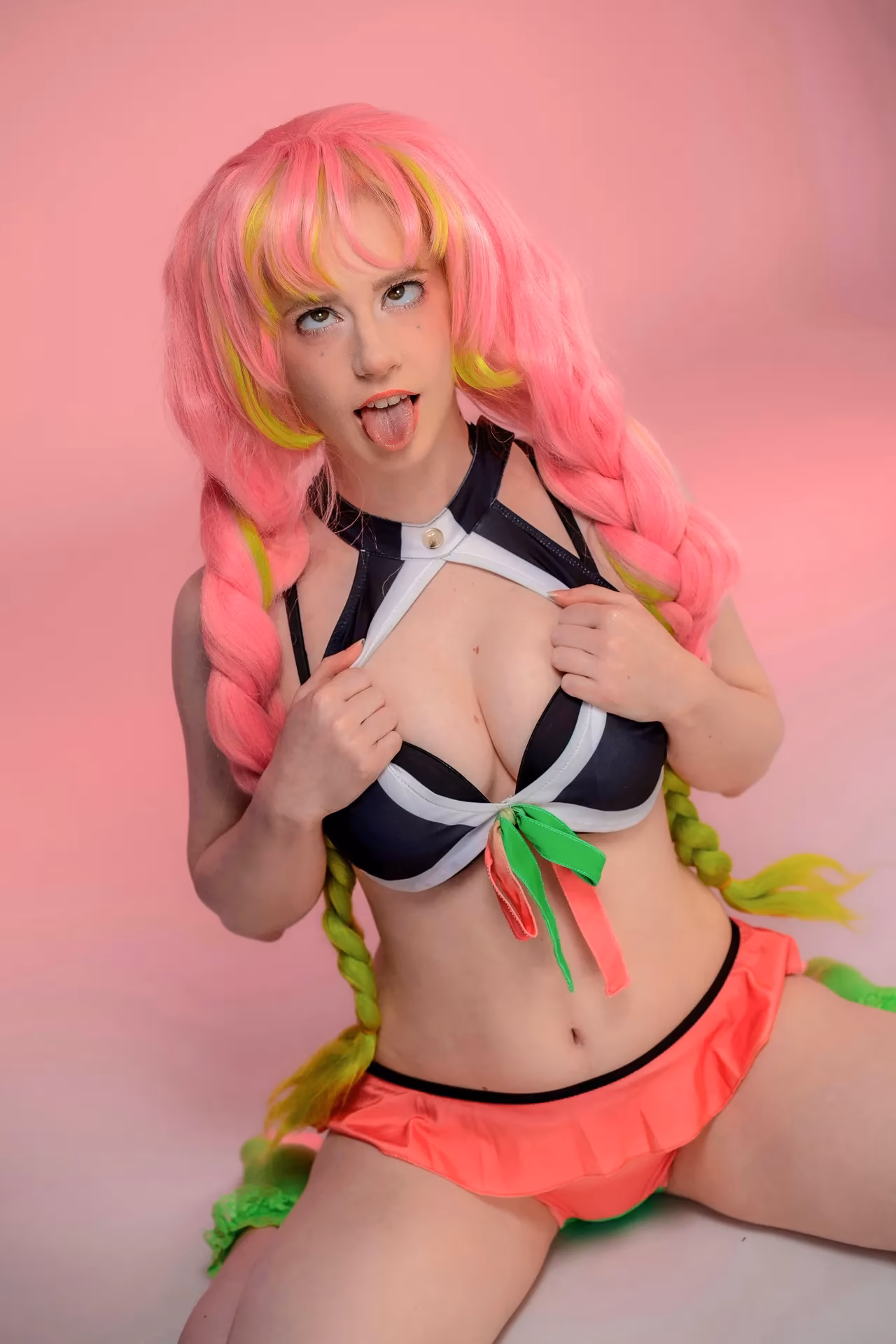Ellie Rae as Mitsuri Kanroji — cosplay photo 7 of 49