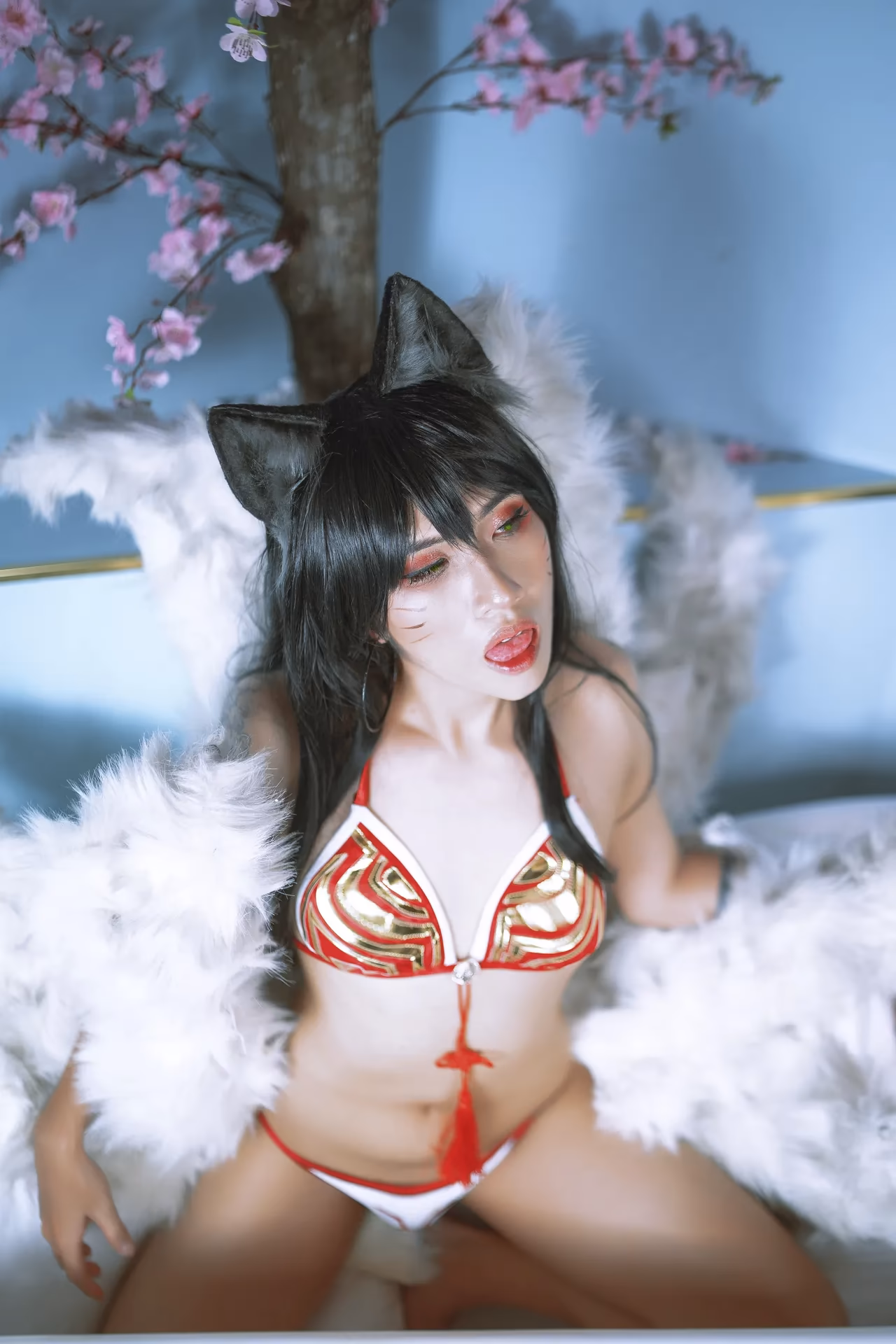 Emily Yunicorn as Ahri — cosplay photo 11 of 44