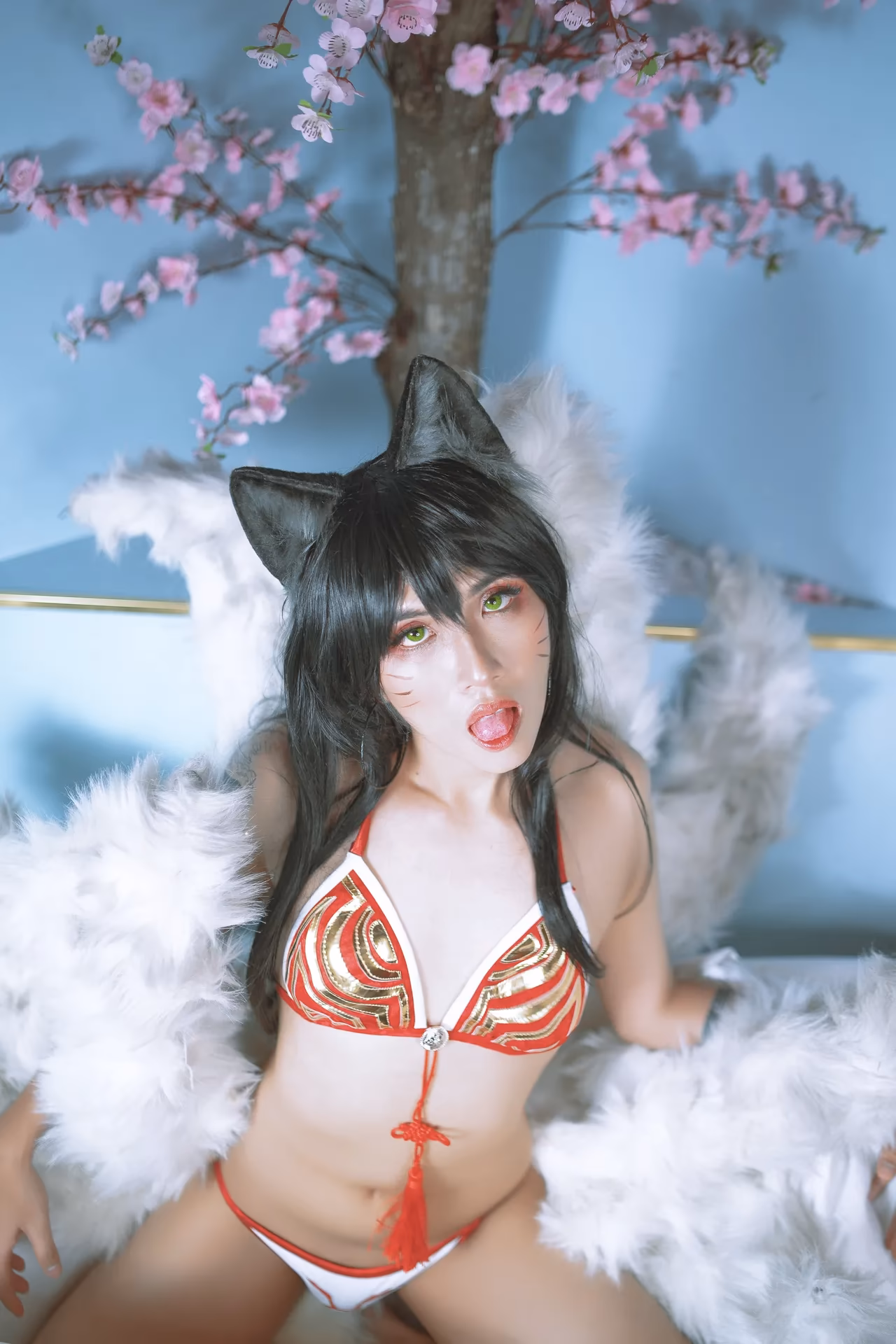 Emily Yunicorn as Ahri — cosplay photo 12 of 44