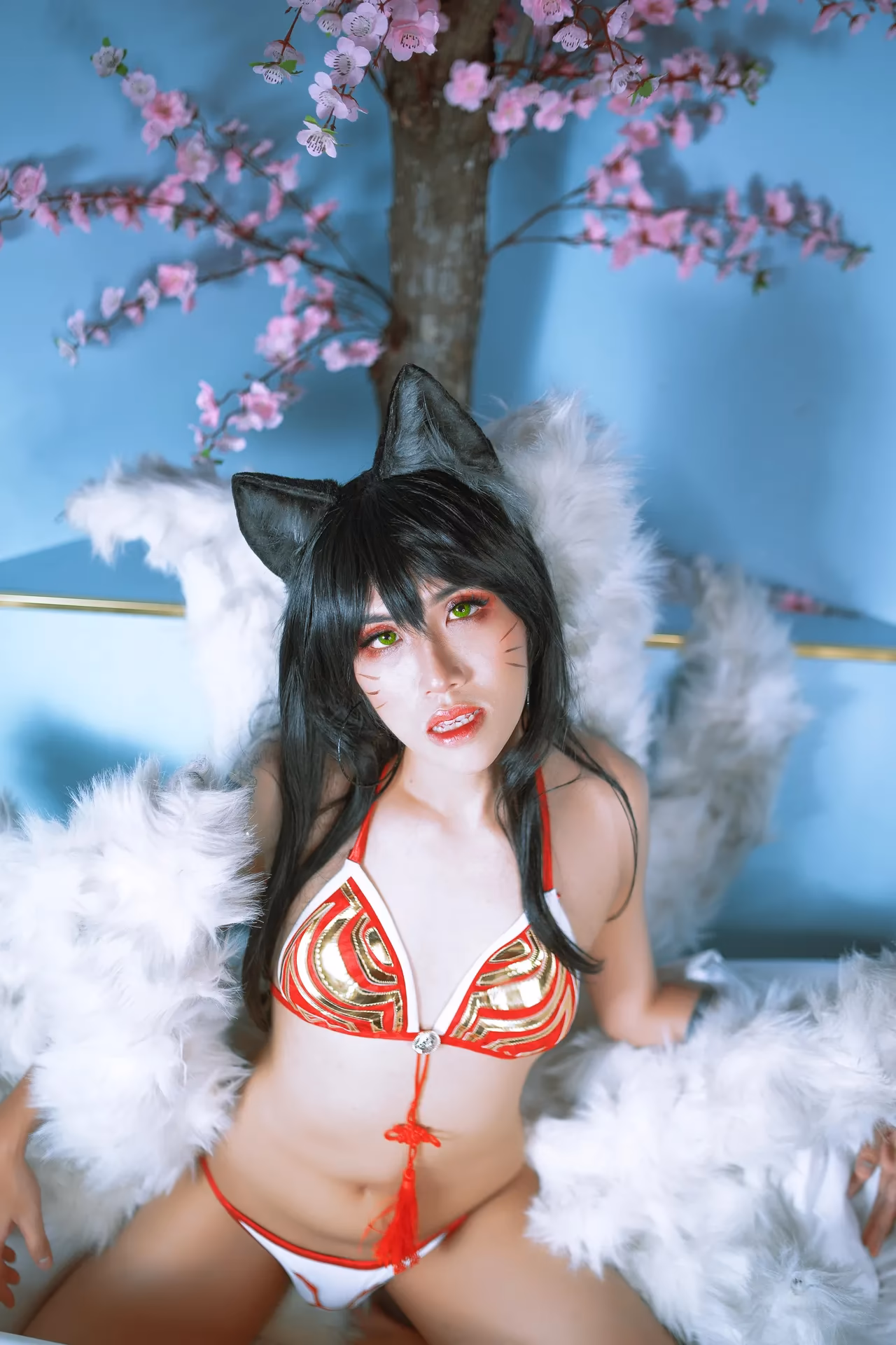 Emily Yunicorn as Ahri — cosplay photo 13 of 44