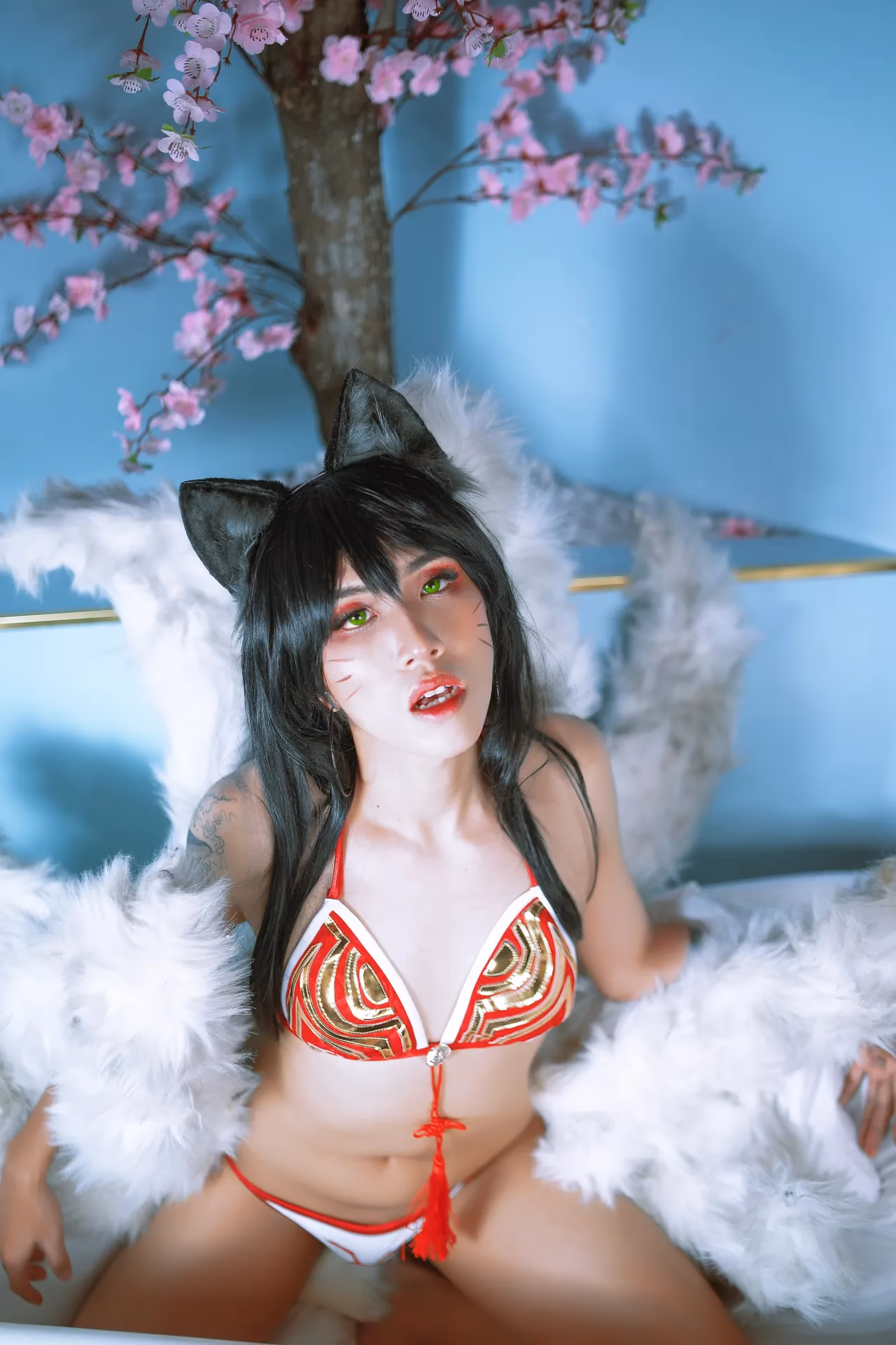 Emily Yunicorn as Ahri — cosplay photo 14 of 44
