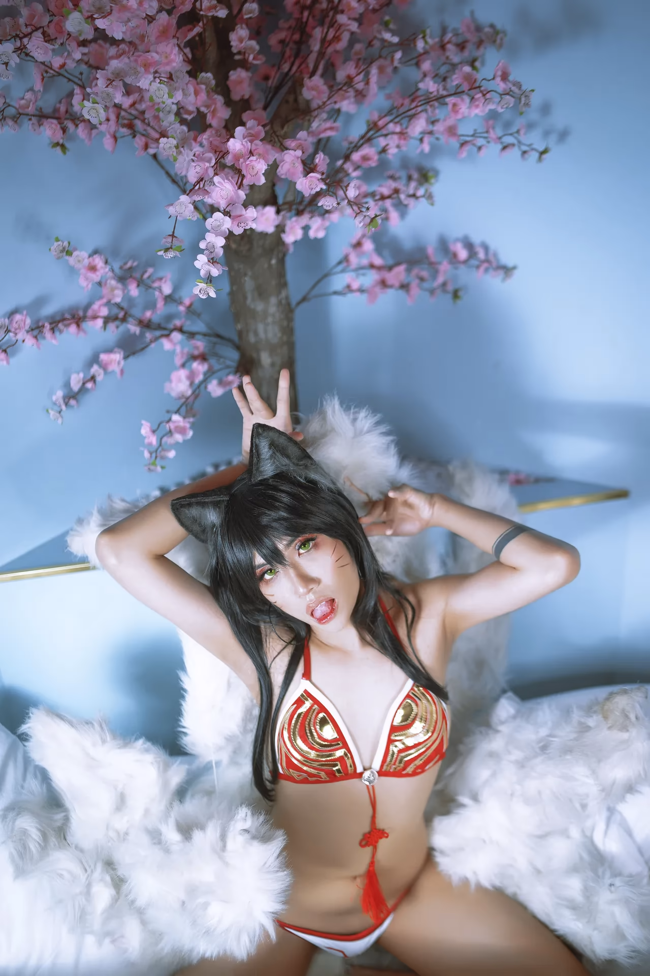 Emily Yunicorn as Ahri — cosplay photo 15 of 44
