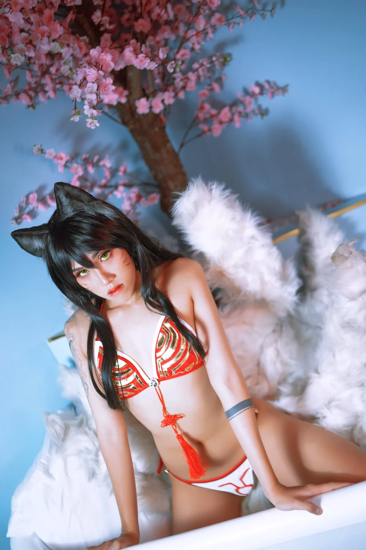 Emily Yunicorn as Ahri — cosplay photo 4 of 44