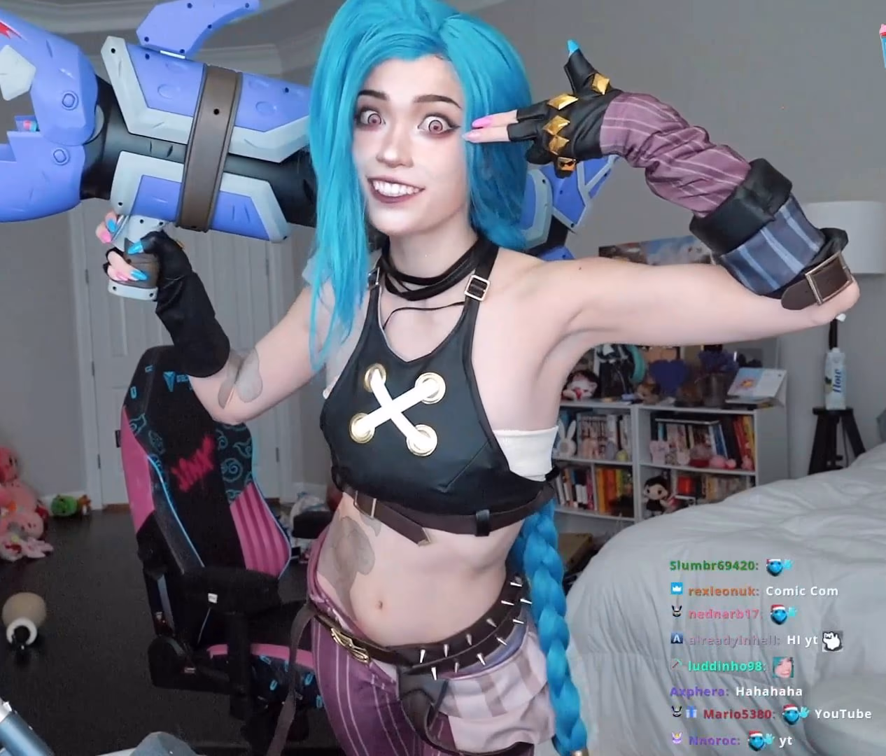 Emiru as Jinx — cosplay photo 11 of 12