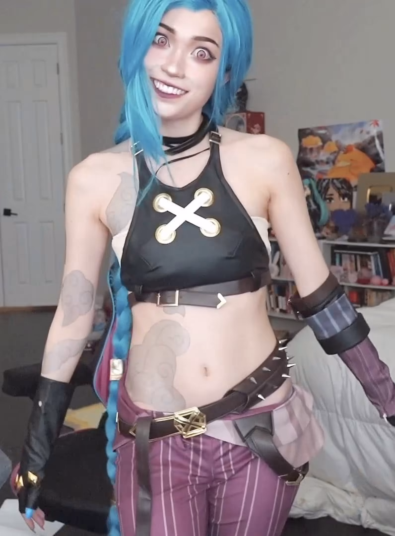 Emiru as Jinx — cosplay photo 9 of 12