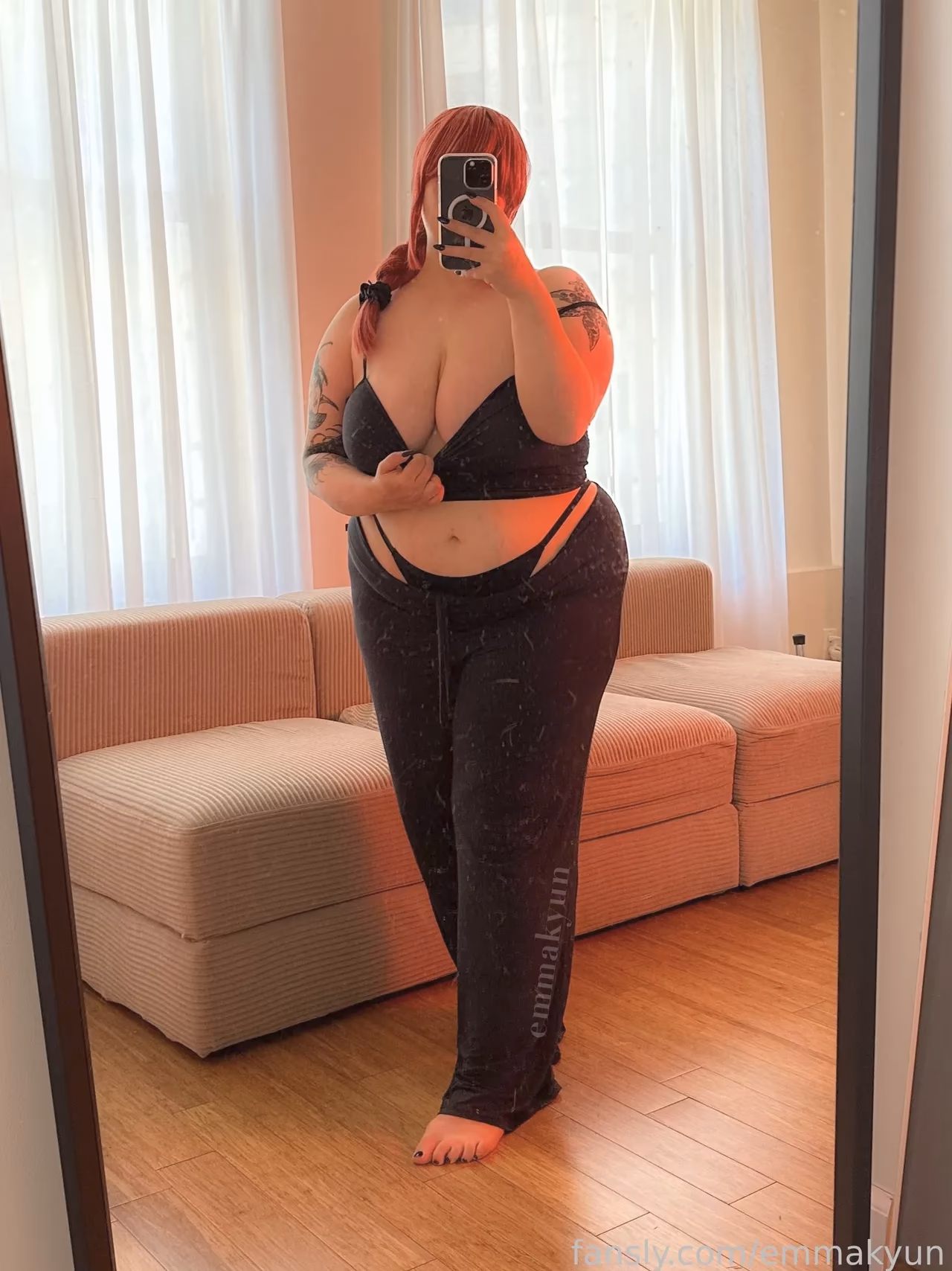 Emma kyun as Makima — cosplay photo 2 of 17