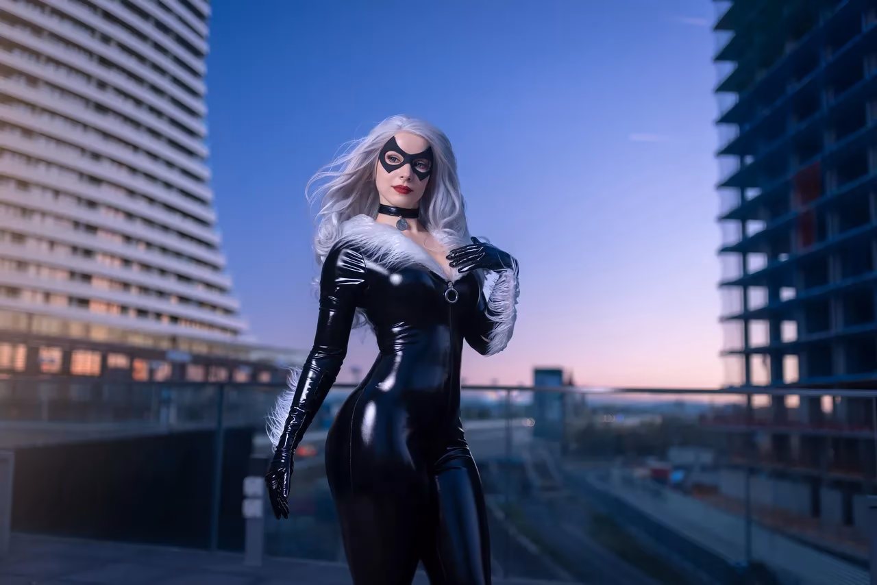 Enji Night as Black Cat — cosplay photo 1 of 37