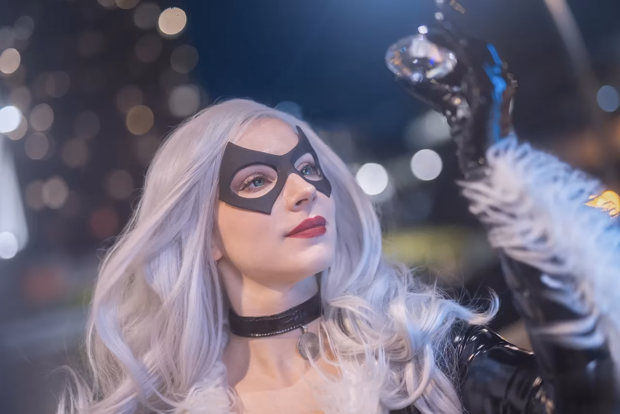 Enji Night as Black Cat — cosplay photo 11 of 37