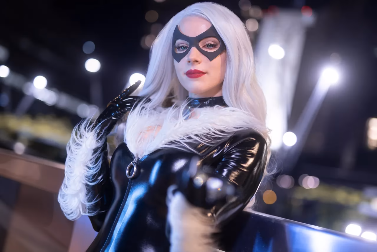 Enji Night as Black Cat — cosplay photo 34 of 37