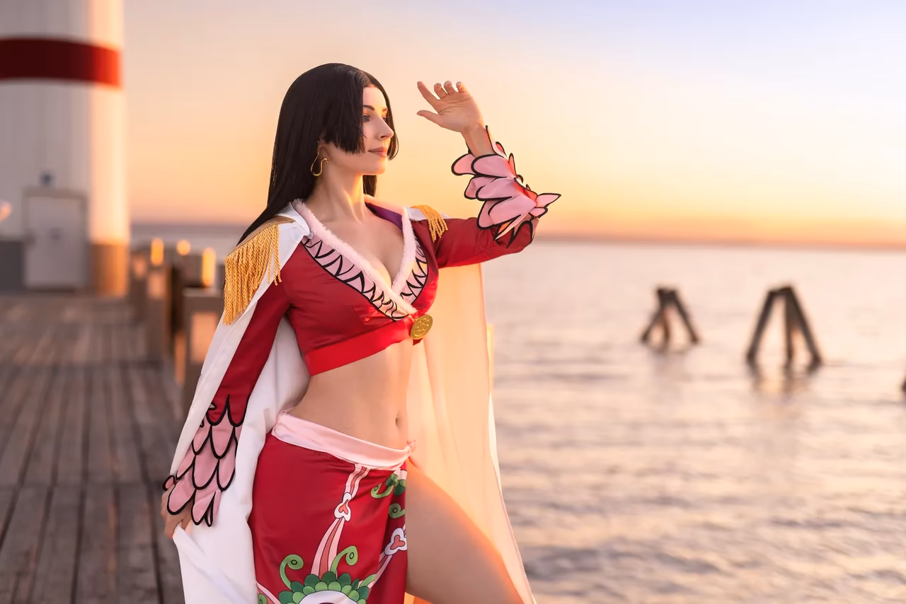 Enji Night as Boa Hancock — cosplay photo 11 of 31