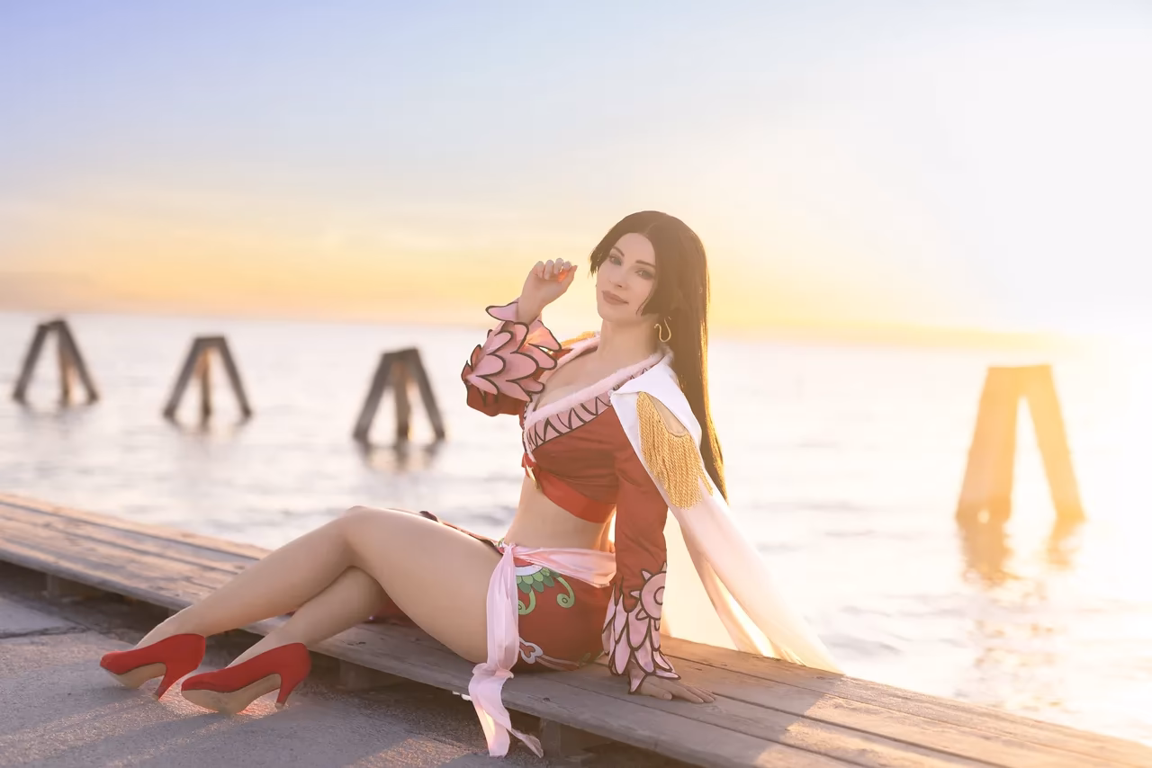 Enji Night as Boa Hancock — cosplay photo 13 of 31