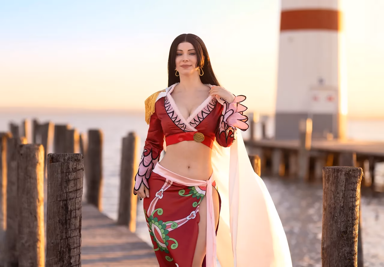 Enji Night as Boa Hancock — cosplay photo 16 of 31