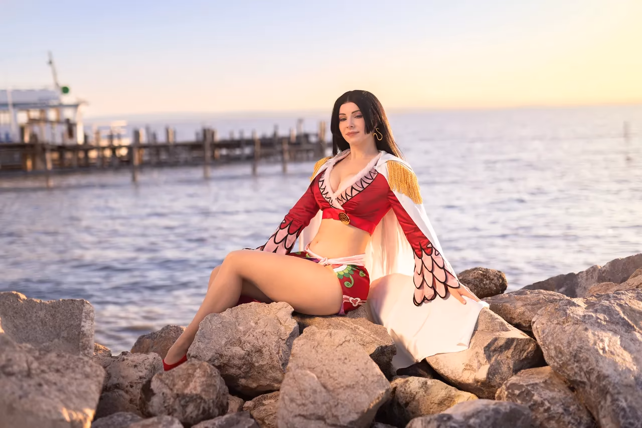 Enji Night as Boa Hancock — cosplay photo 24 of 31